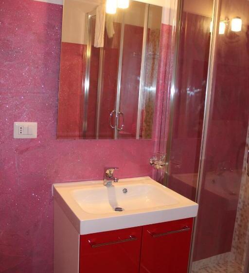 پانسیون Rooms Of Love