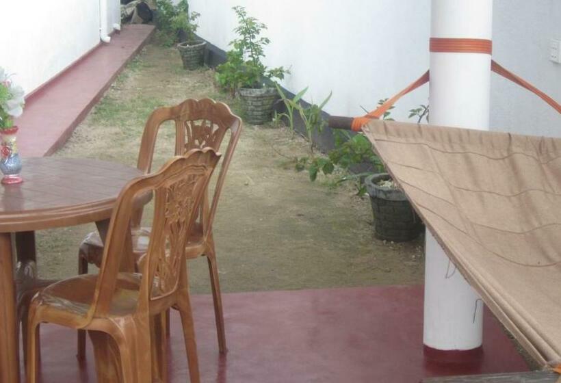 ペンション Shehara Sun Surf Lodge