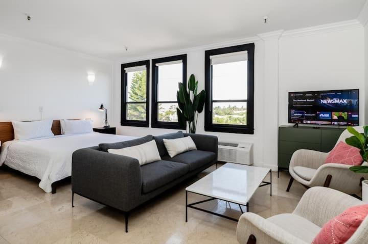 Tropicals Of Palm Beach