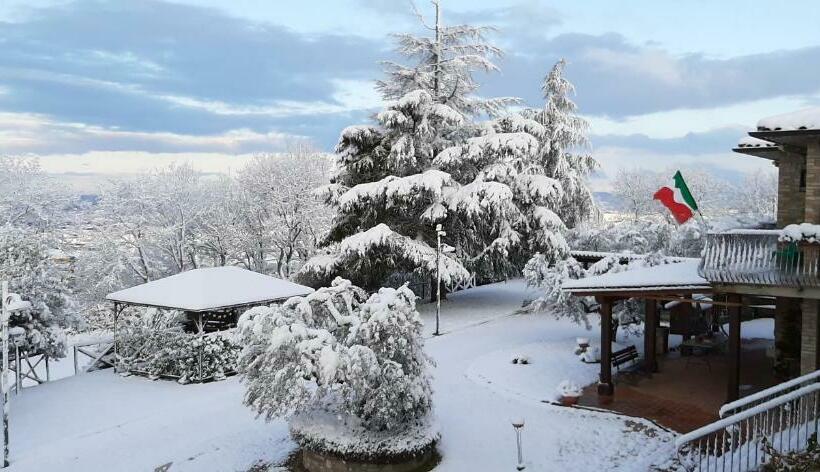 ホテル Agriturismo La Rocca Assisi