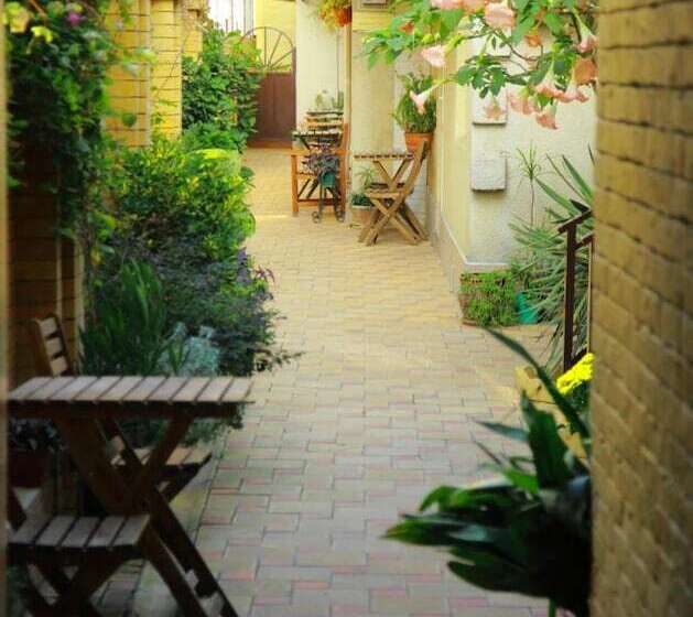 بنسيون Alyans Guest House