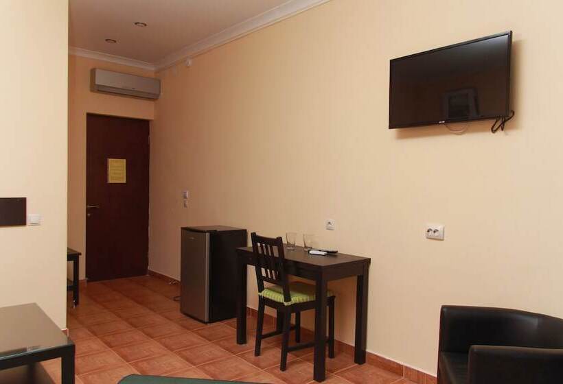 بنسيون Alyans Guest House