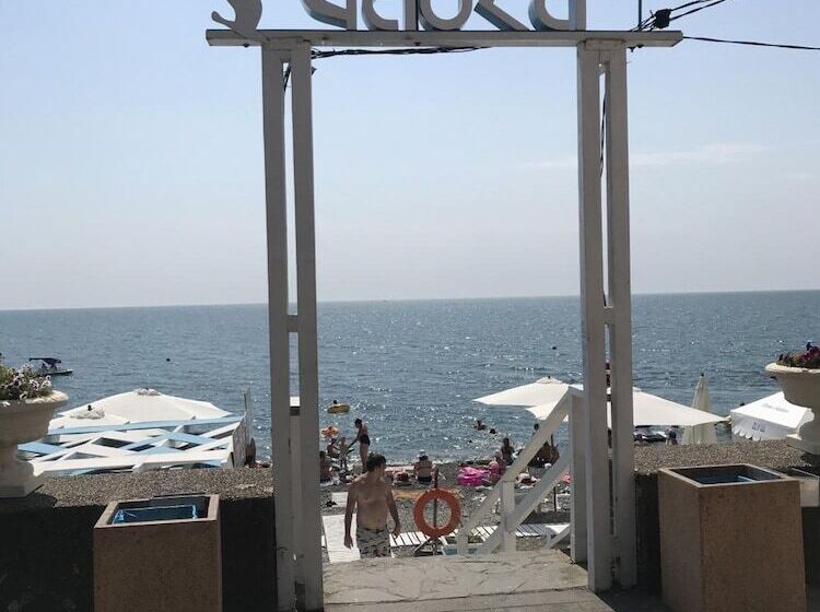 بنسيون Alyans Guest House