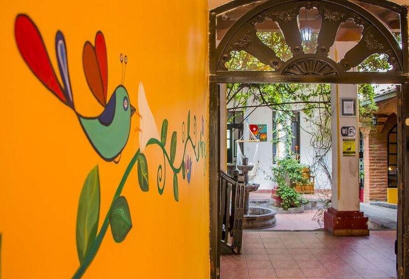 هاستل Hostal Riviera Sucre