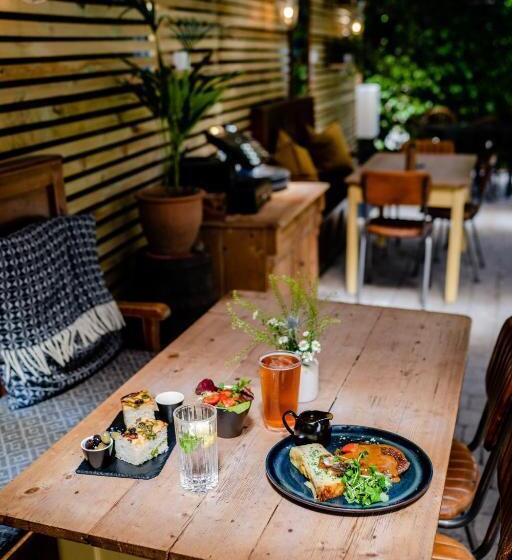 فندق صغير The Golden Lion, Newport, Pembrokeshire