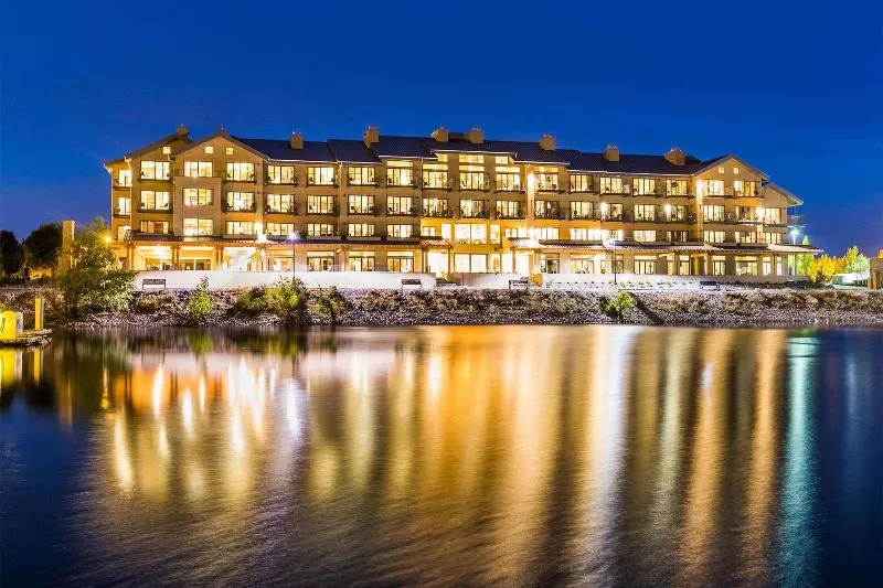 هتل The Lodge At Columbia Point