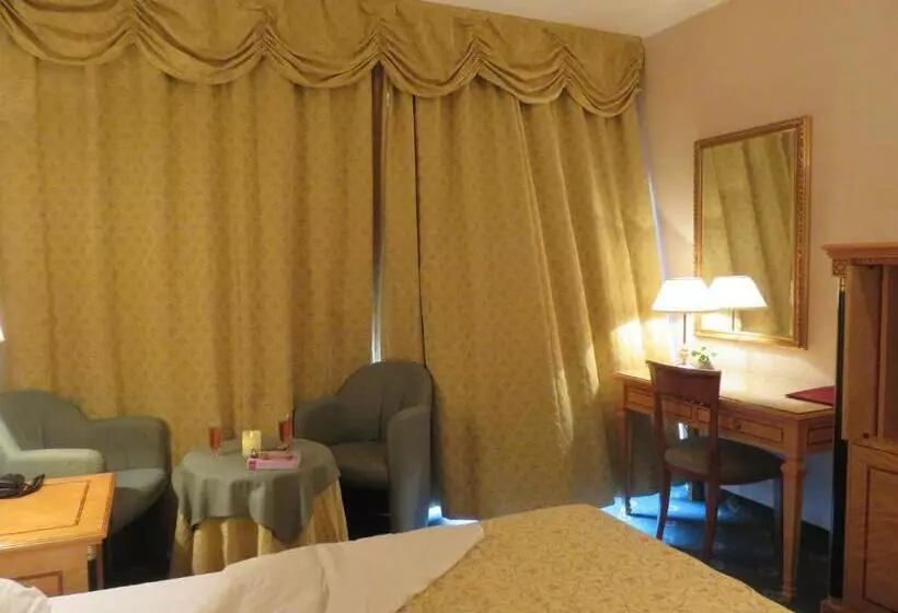 Hotelli Villa Selene