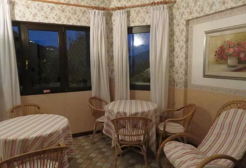 Hotelli Villa Selene