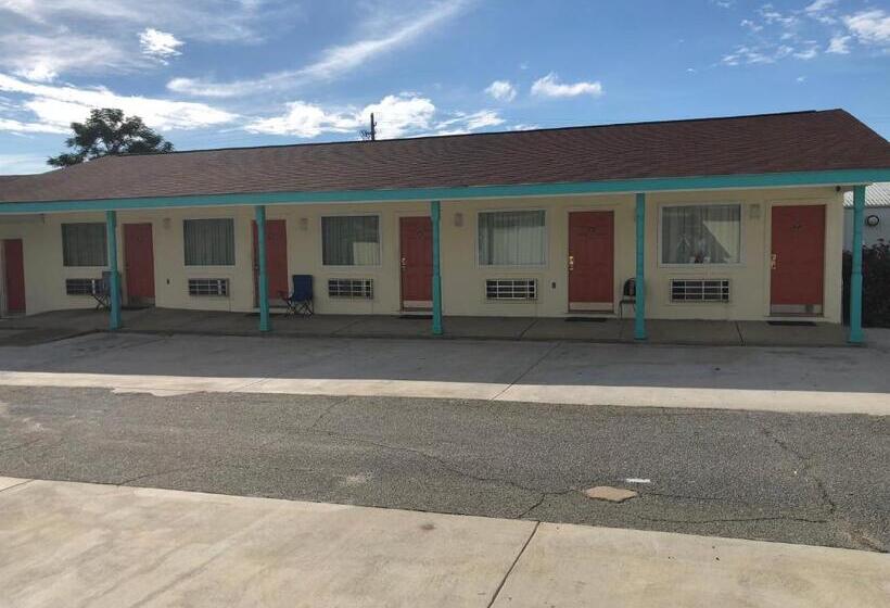 فندق على الطريق Budget Inn