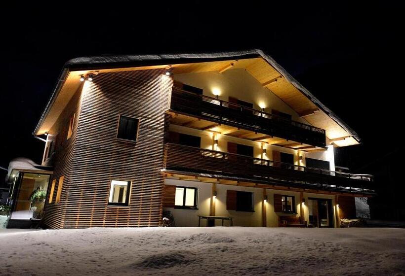 Pensjonat Das Tannberg