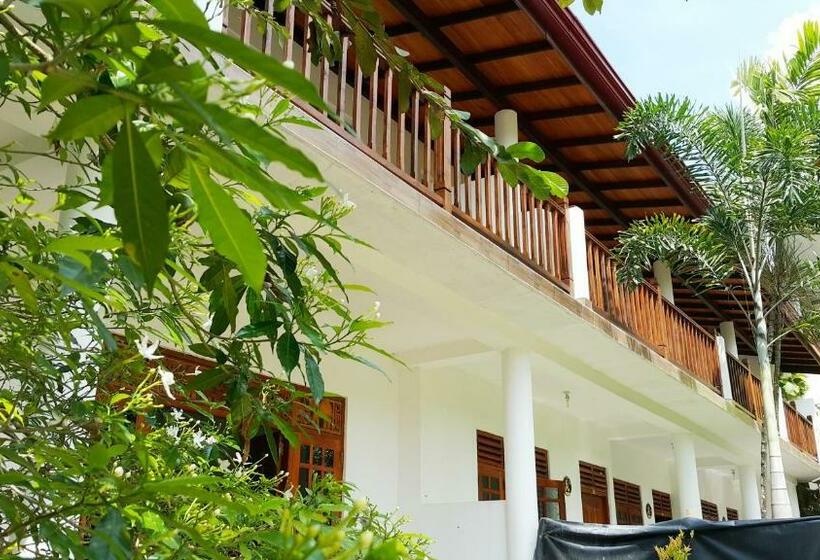 פנסיון Soorya Guest Mirissa