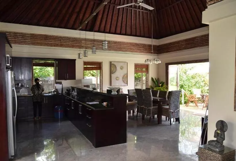 Majatalo Villa Rumah Pantai Bali