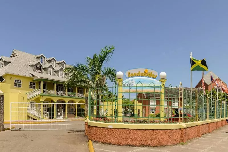 Sandcastles Deluxe Beach Resort