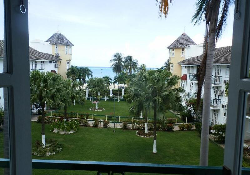 Sandcastles Deluxe Beach Resort