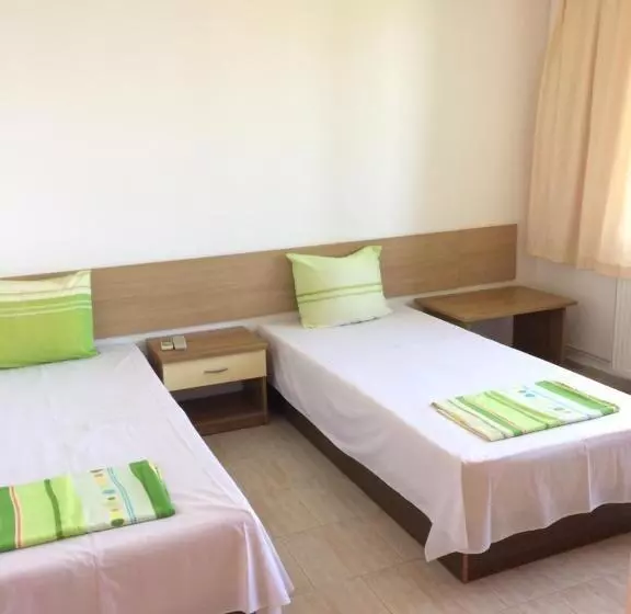 هاستل Family Hotel Perla