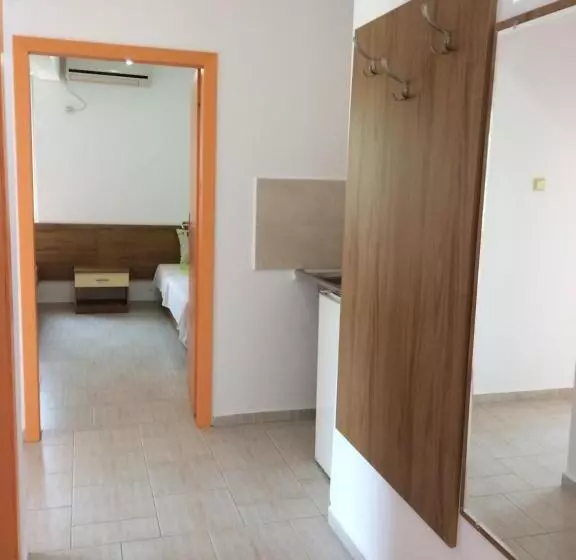 هاستل Family Hotel Perla