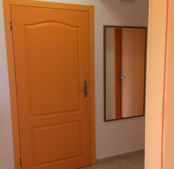 فندق صغير Family Hotel Perla