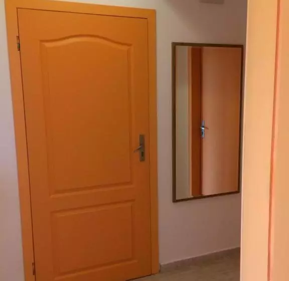 هاستل Family Hotel Perla
