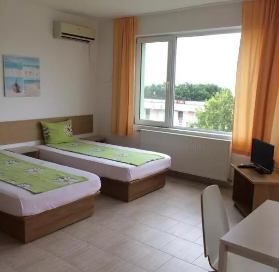 هاستل Family Hotel Perla
