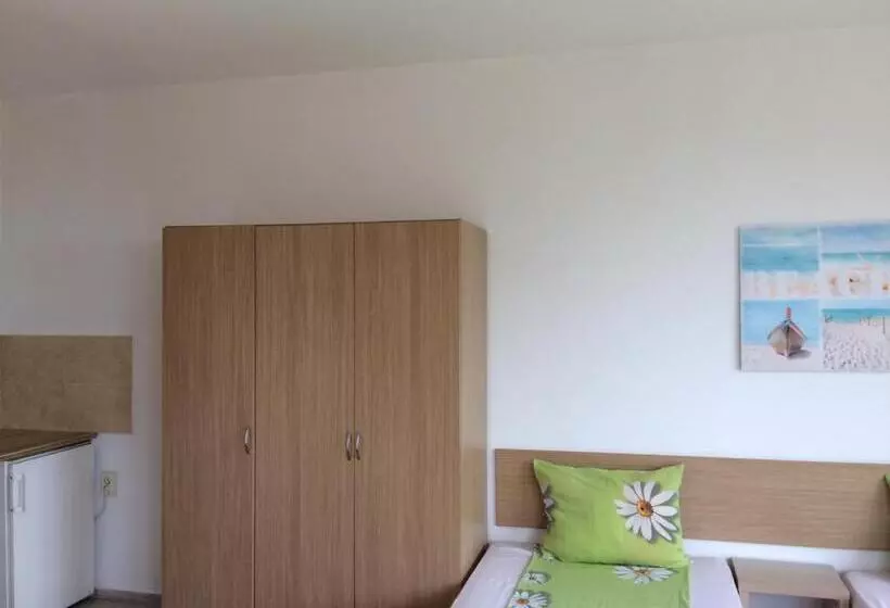 هاستل Family Hotel Perla