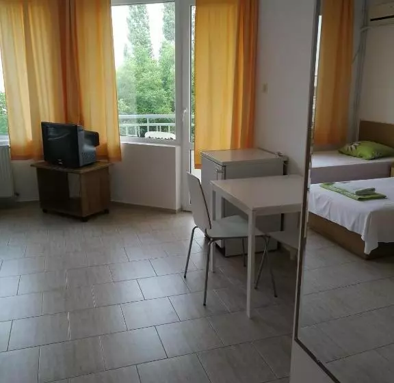 هاستل Family Hotel Perla
