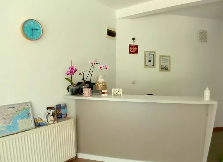 هاستل Family Hotel Perla