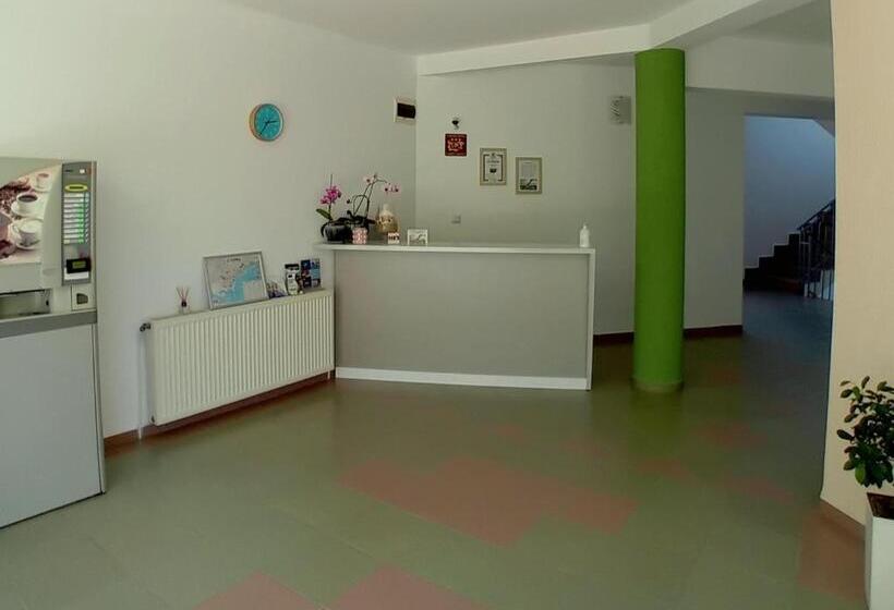 فندق صغير Family Hotel Perla