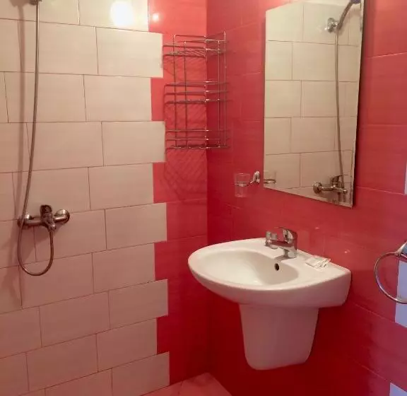 هاستل Family Hotel Perla