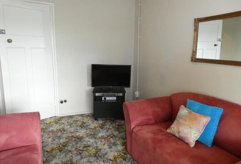 호스텔 Thomas's Catlins Lodge And Camp Ground