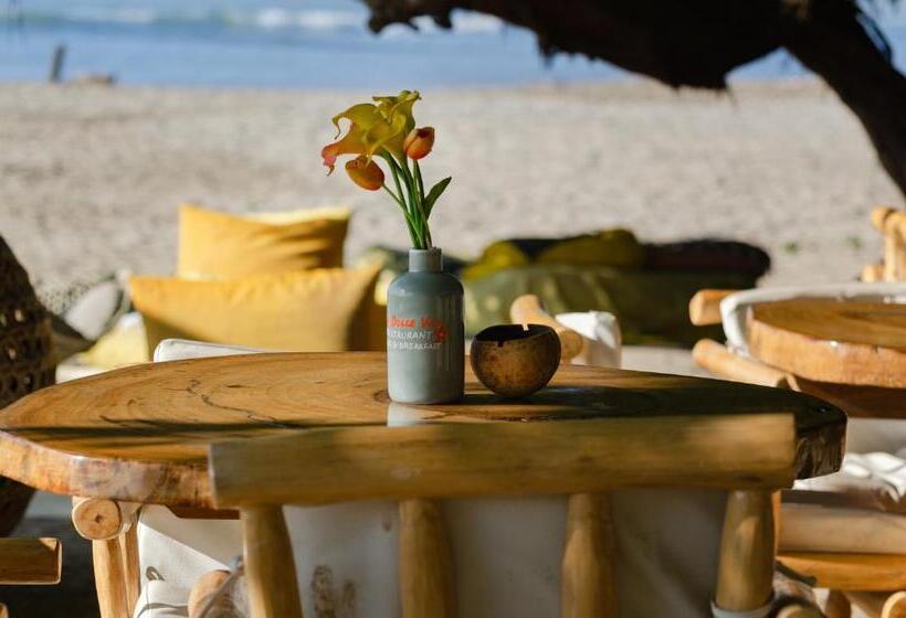 تختخواب و صبحانه La Dolce Vita On The Beach Samara