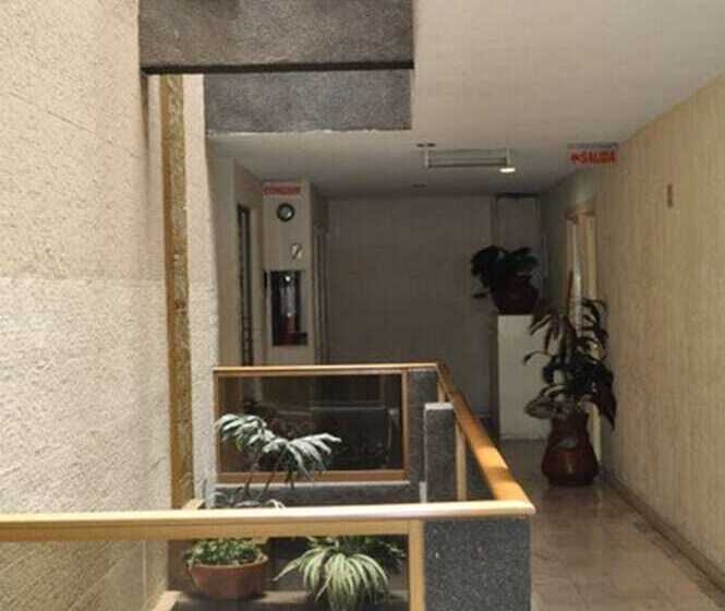 هتل Flamingo Kristal