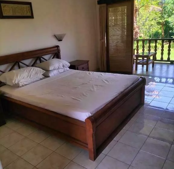 リゾートホテル Seaside Lovina