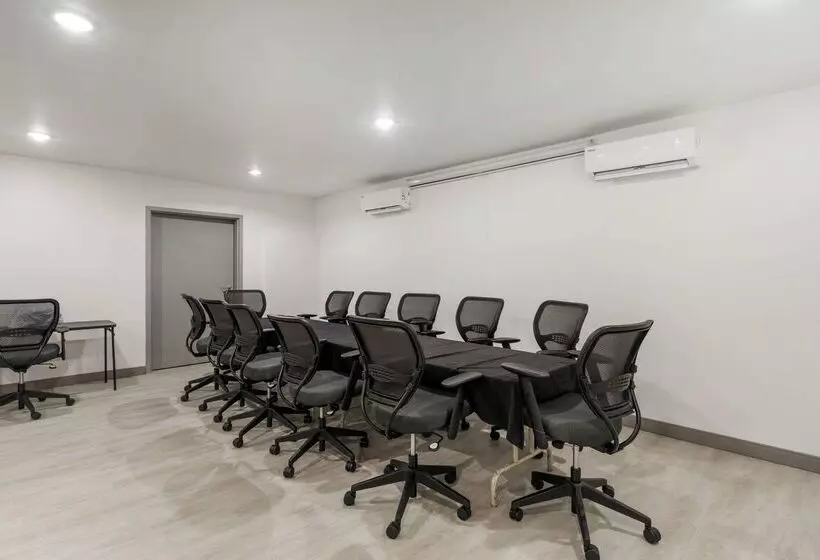 ホテル Comfort Inn & Suites Louisville Airport Fair & Expo