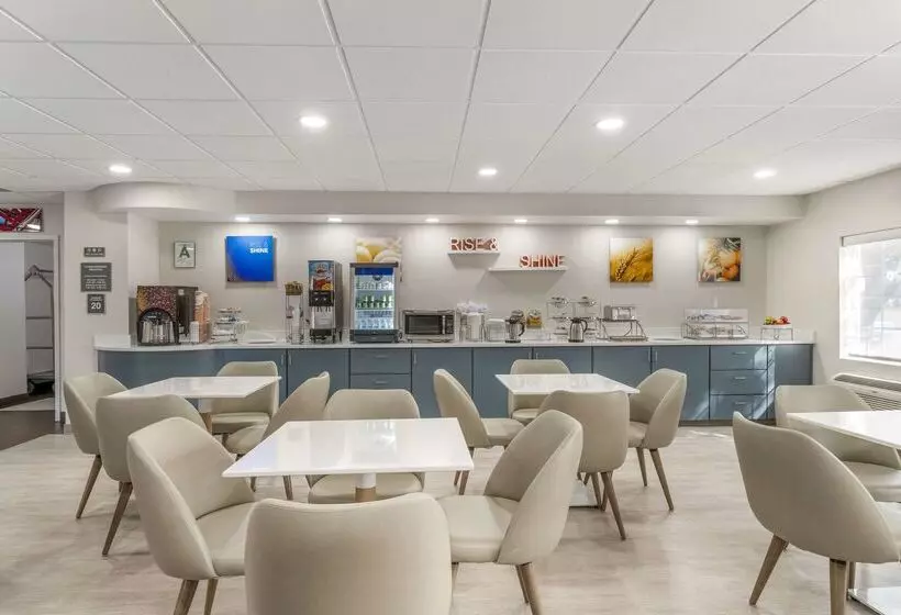 ホテル Comfort Inn & Suites Louisville Airport Fair & Expo