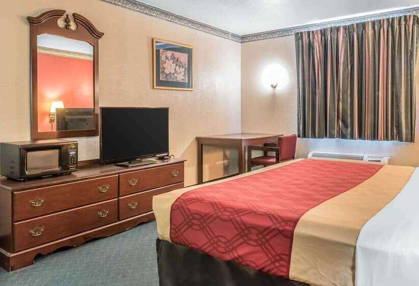 Отель Econo Lodge Airport