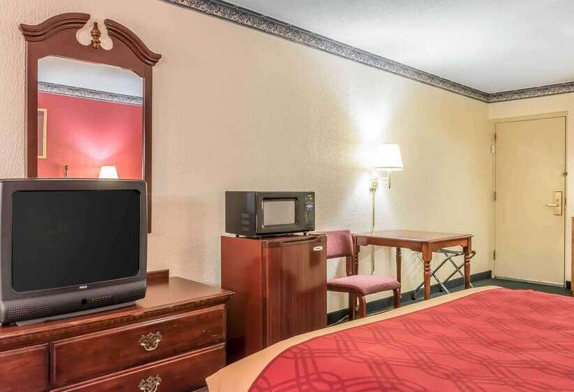 Отель Econo Lodge Airport