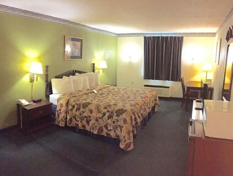 Отель Econo Lodge Airport