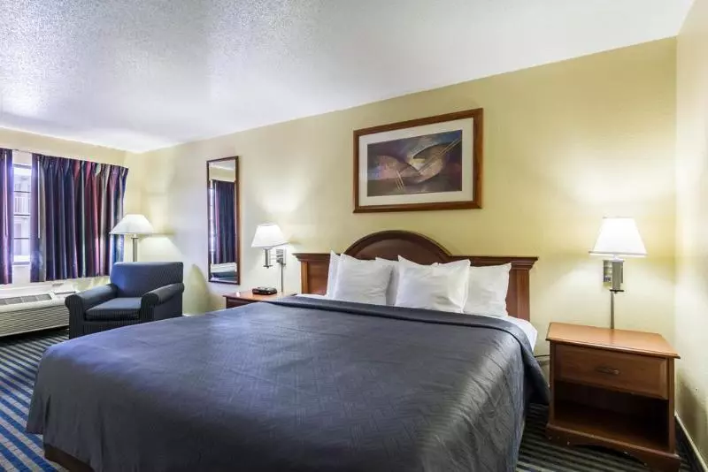 هتل Econo Lodge Kingsville