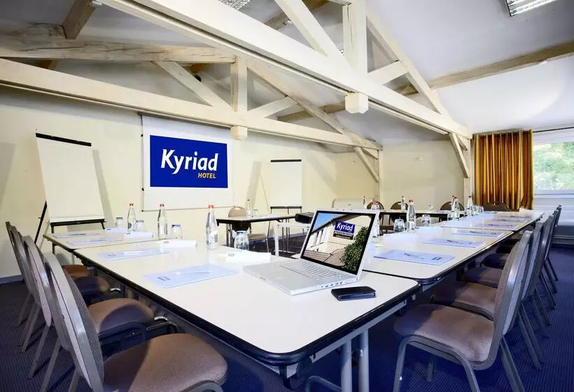 Отель Kyriad Marseille Est   Aubagne Gémenos