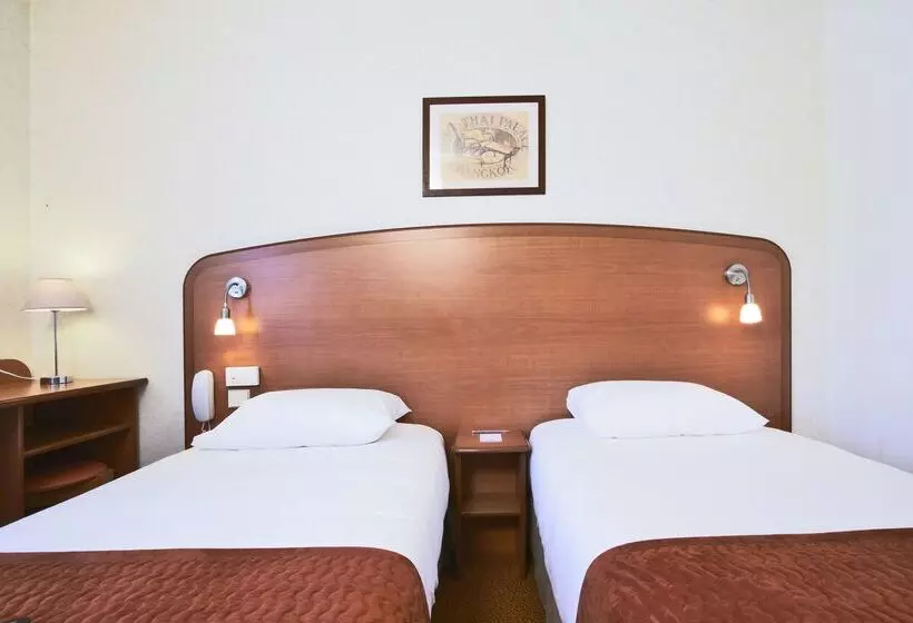 Отель Kyriad Marseille Est   Aubagne Gémenos