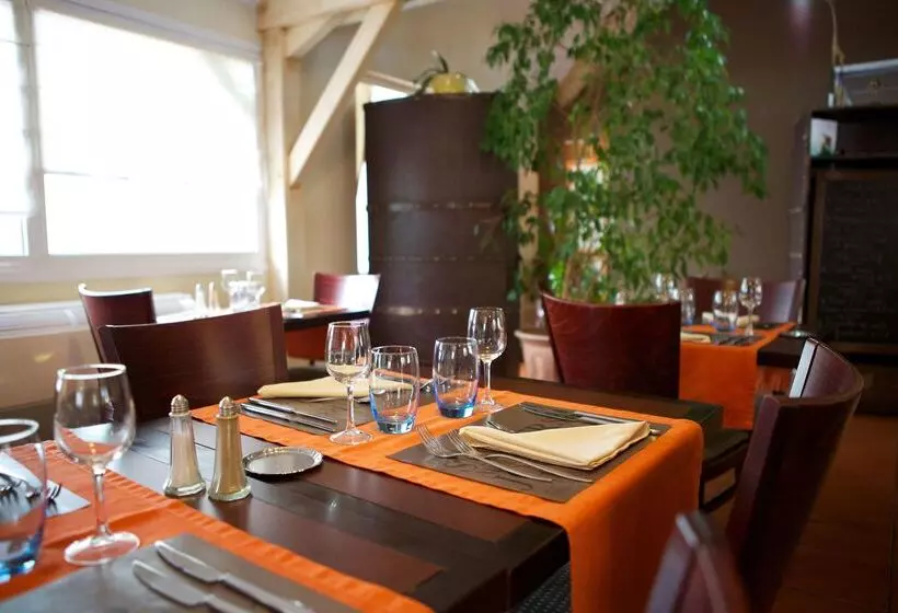 Отель Kyriad Marseille Est   Aubagne Gémenos