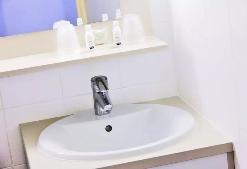 Отель Kyriad Marseille Est   Aubagne Gémenos