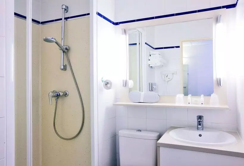 Отель Kyriad Marseille Est   Aubagne Gémenos