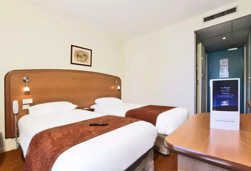 Отель Kyriad Marseille Est   Aubagne Gémenos