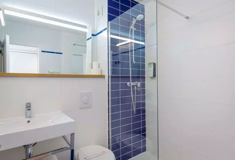 Отель Kyriad Marseille Est   Aubagne Gémenos