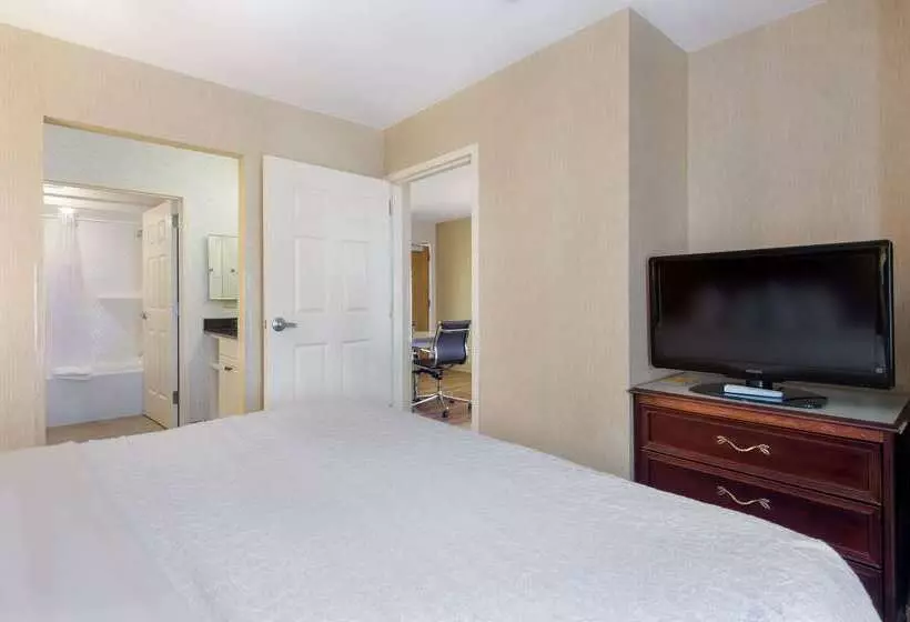 هتل Mainstay Suites Airport