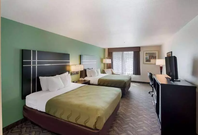 Отель Quality Inn & Suites Airport West