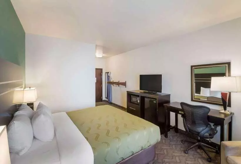 Отель Quality Inn & Suites Airport West