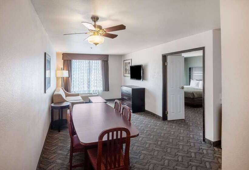 هتل Quality Inn & Suites Airport West