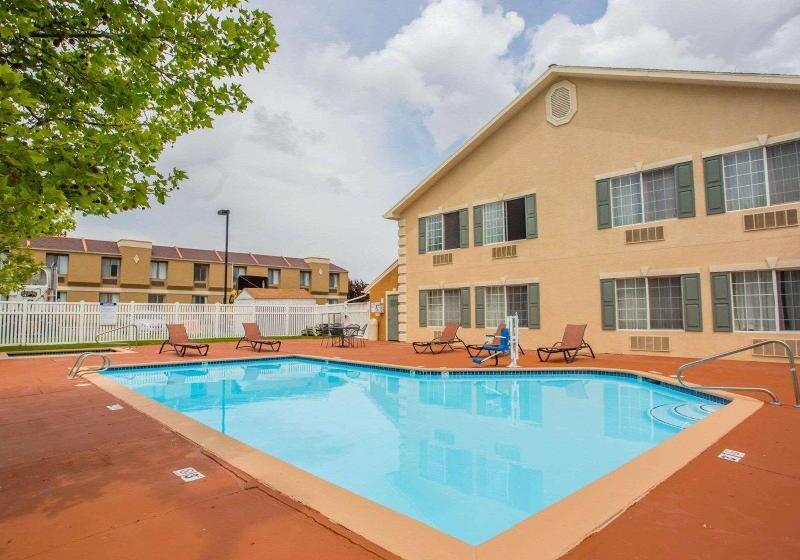 هتل Quality Inn & Suites Airport West